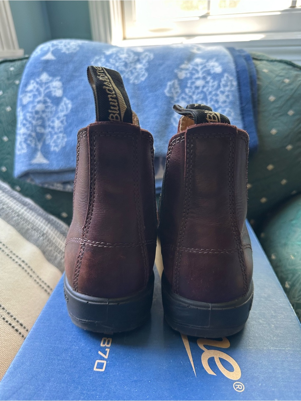Blundstone Chelsea Boots in Burgundy Brown - Picture 4 of 7